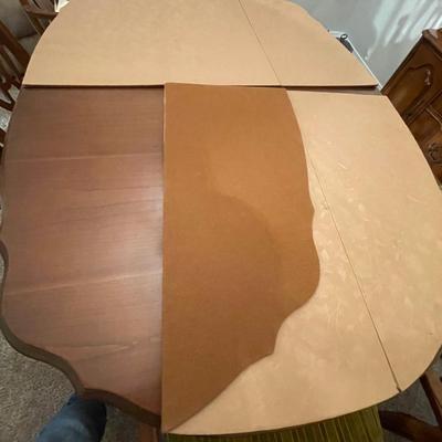 Vintage Bassett Dining Table with 8 Chairs and Custom Cover