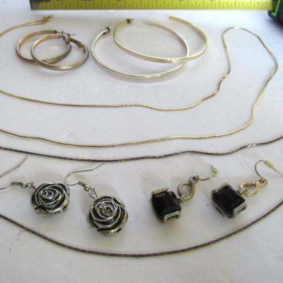 Lot of Comtemporary Big Jewelry, Long Necklaces