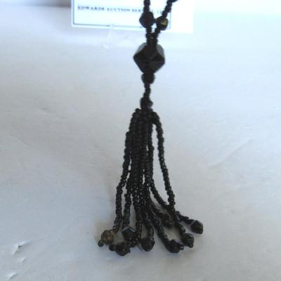 Lot 320: Pretty Black Glass Flapper Style Necklace