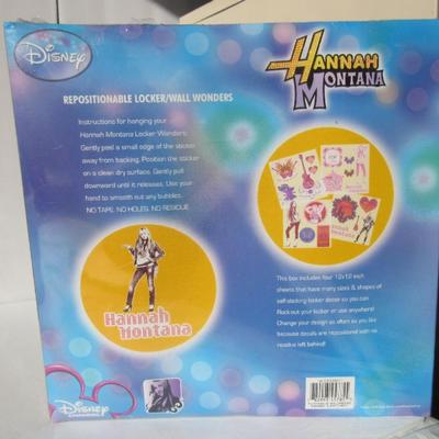 Lot 370: Old Hannah Montana Locker/Wall Wonders Set