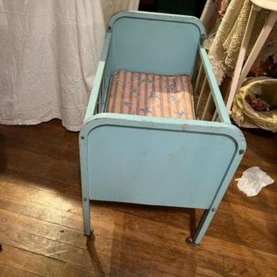 Amsco 1950s doll crib both sides up w mattress