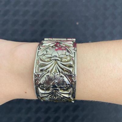 Floral bracelet