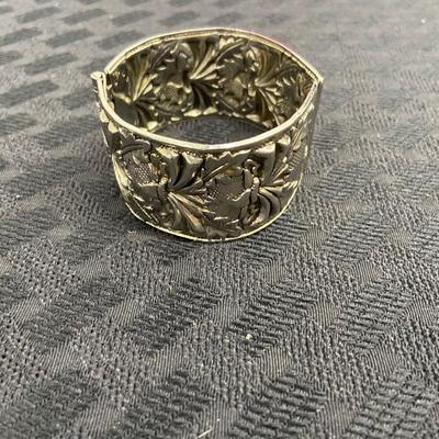 Floral bracelet