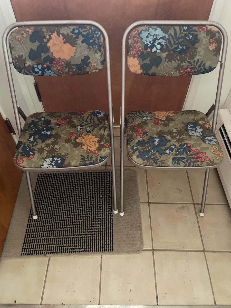 Samsonite Pattern 2 Samsonite folding leaves pattern chairs | EstateSales.org
