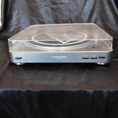 AUDIO TECHNICA TURNTABLE