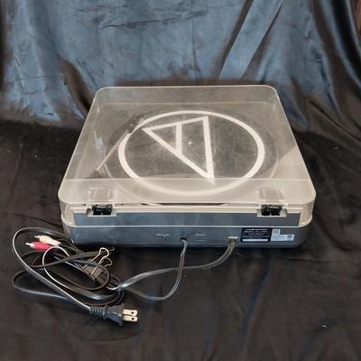 AUDIO TECHNICA TURNTABLE