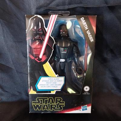 (NIB) STARWARS DARTH VADER FIGURINE