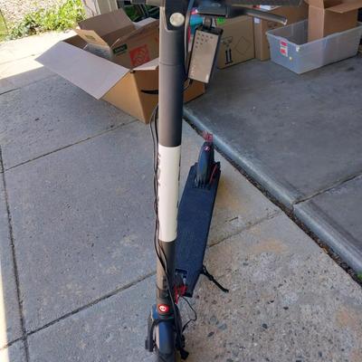 GO TRAX ELECTRIC SCOOTER WITH CHARGER