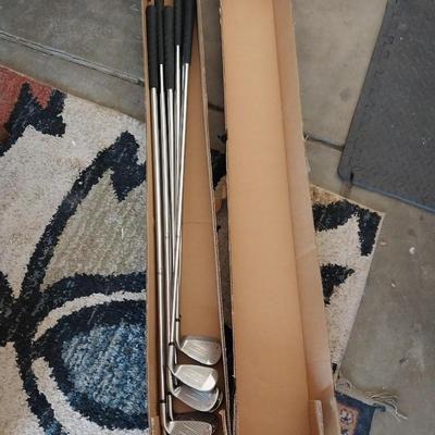 NEW ACER GOLF CLUB SET WITH CARRY DUFFLE BAG (IN BOX)