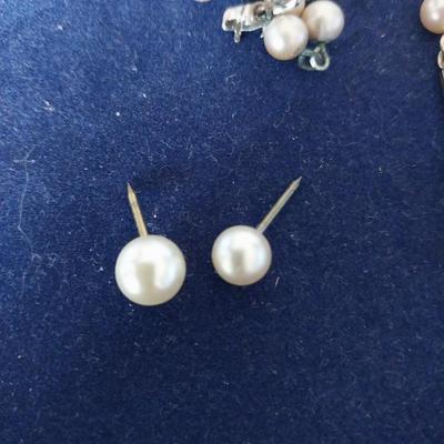LADIES WATCH AND PEARLS