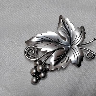 Vintage Taxco Damask Gallegos Leaf Sterling Silver Brooch