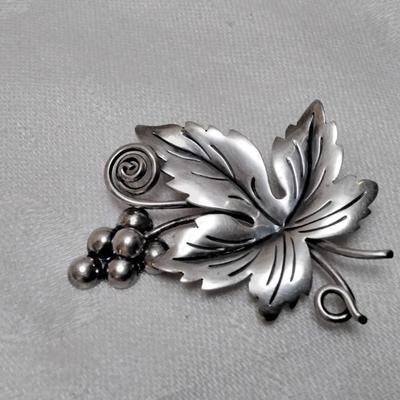 Vintage Taxco Damask Gallegos Leaf Sterling Silver Brooch