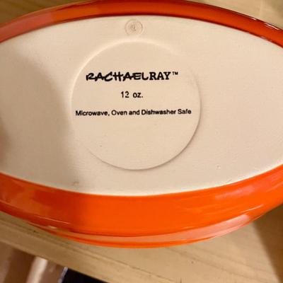 Rachel Ray covered casserole dish with 4 smalls