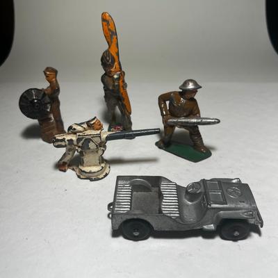 Lot of 4 Barclay Soldiers and Tootsietoy Truck