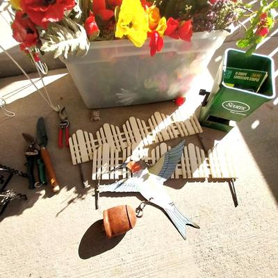 PLANTING POTS HAND FERTILIZER- FAUX FLOWERS