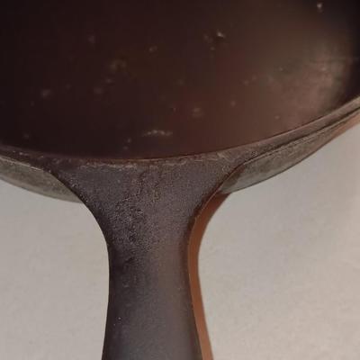 10.5" CAST IRON SKILLET WITH ANTIQUE CROCK