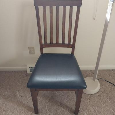 NICE WOODEN CHAIR WITH PADDED SEAT AND ADJUSTIBLE FLOOR LAMP
