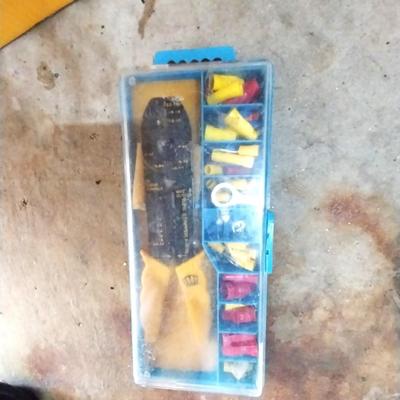 DEWALT HEAVY DUTY ANGLE GRINDER AND WIRE CUTTER KIT