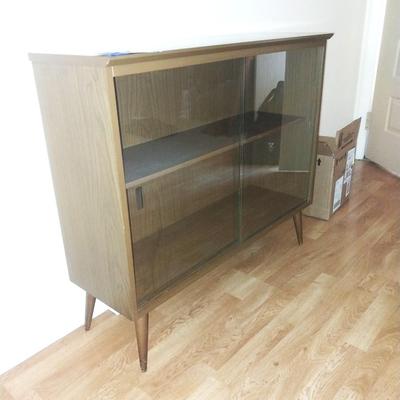 MID CENTURY MODERN TWO TEIR GLASS FRONT DISPLAY CASE