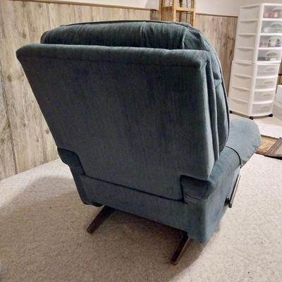BLUE FABRIC RECLINER