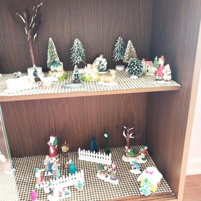 VILLAGE ACCESSORIES AND PEOPLE