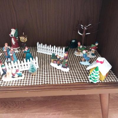 VILLAGE ACCESSORIES AND PEOPLE