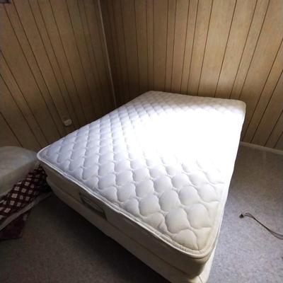 CLEAN DOCTORS CHOICE QUEEN SIZE BED WITH FRAME