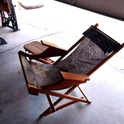 FOLDING CHAIR AND FOLDING SIDE TABLE