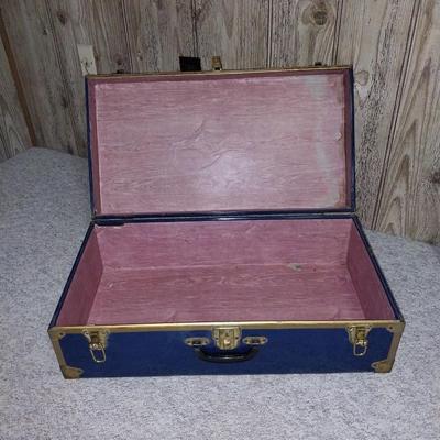 STORAGE TRUNK AND RECORD ALBUMS