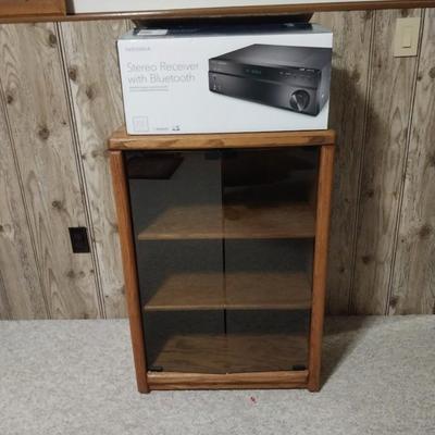 SIGNIA STEREO SYSTEM WITH BLUETOOTH AND GLASS FRONT STEREO CABINET