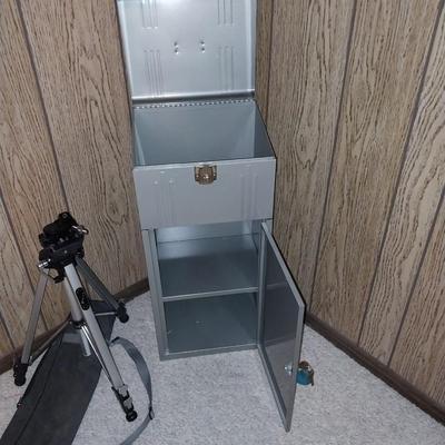 METAL CABINET WITH KEYS AND TRIPOD