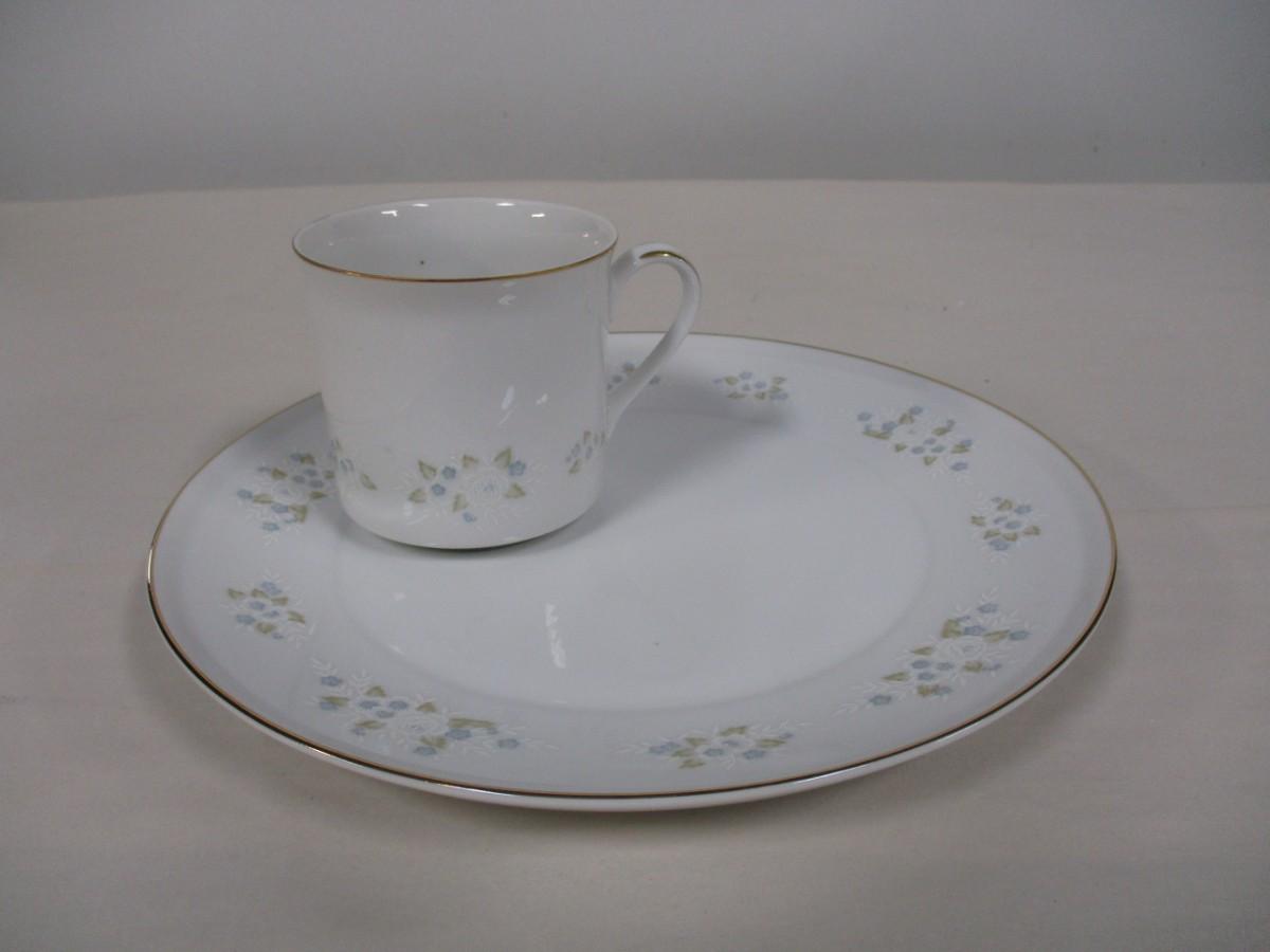 Richard Ramon Meridian Set of 8 Meridian Fine China Designed by Richard Rummonds | EstateSales.org