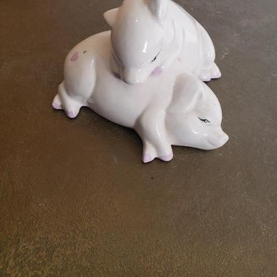 Salt and pepper pigs
