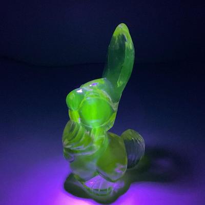 -11- URANIUM | Viking Glass Peach Epic Bunny (Thumper) | Marked