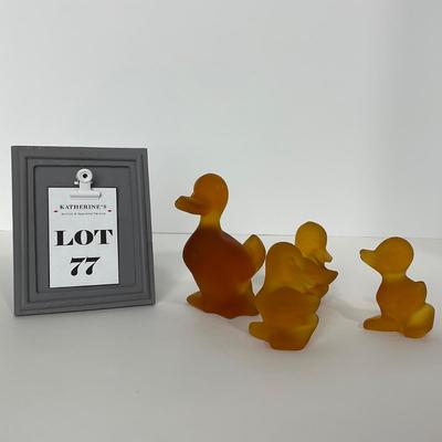 -77- FOSTORIA | Crystal Frosted Amber Momma Duck & Ducklings