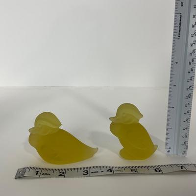 -81- HEISEY | By Imperial Frosted Sunshine Yellow Wood Ducklings