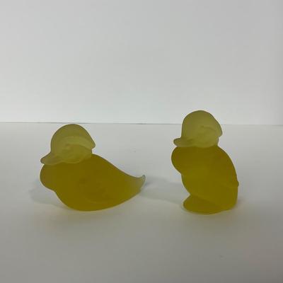 -81- HEISEY | By Imperial Frosted Sunshine Yellow Wood Ducklings
