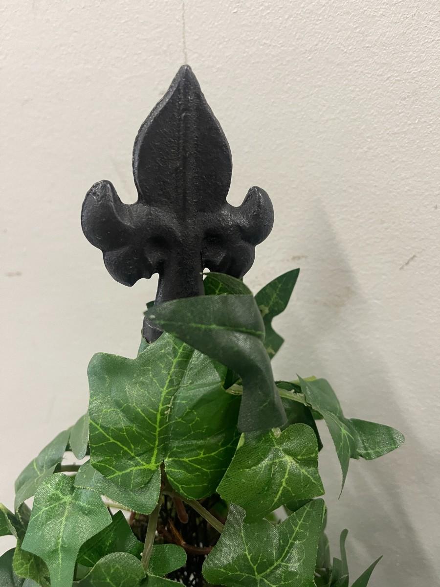 Ivylis Lot of 2 Decorative Ivy Plants with Fleur de Lis Finials | EstateSales.org
