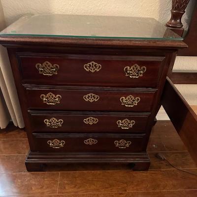 2 Nightstands