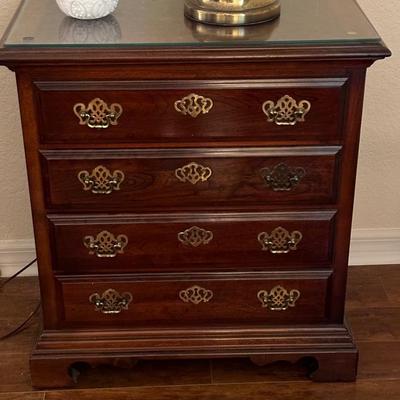2 Nightstands