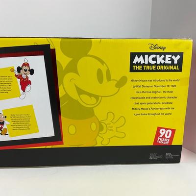 -23- TOY | Mickey Mouse â€œThrough The Yearsâ€ | In Box