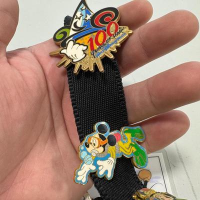 -28- COLLECTIBLE | Mickey Mouse Disney Lanyards & Pins