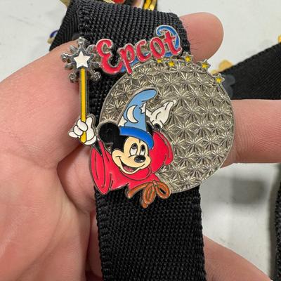-28- COLLECTIBLE | Mickey Mouse Disney Lanyards & Pins