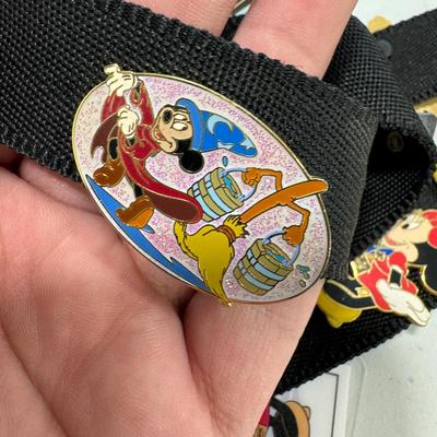 -28- COLLECTIBLE | Mickey Mouse Disney Lanyards & Pins