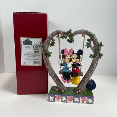 -47- ENESCO | Jim Shore â€œSweethearts In Swingâ€ Figure