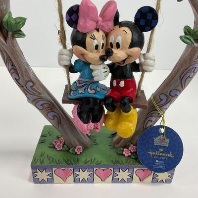 -47- ENESCO | Jim Shore â€œSweethearts In Swingâ€ Figure