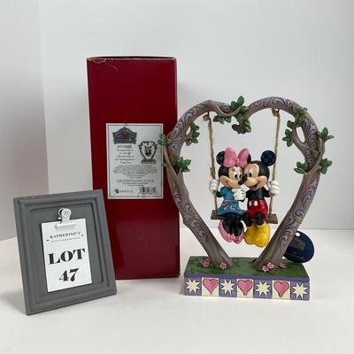 -47- ENESCO | Jim Shore â€œSweethearts In Swingâ€ Figure