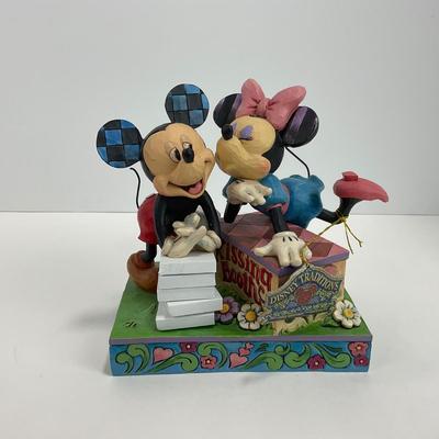 -48- ENESCO | Jim Shore â€œKissing Boothâ€ Figure