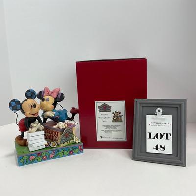-48- ENESCO | Jim Shore â€œKissing Boothâ€ Figure