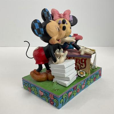 -48- ENESCO | Jim Shore â€œKissing Boothâ€ Figure